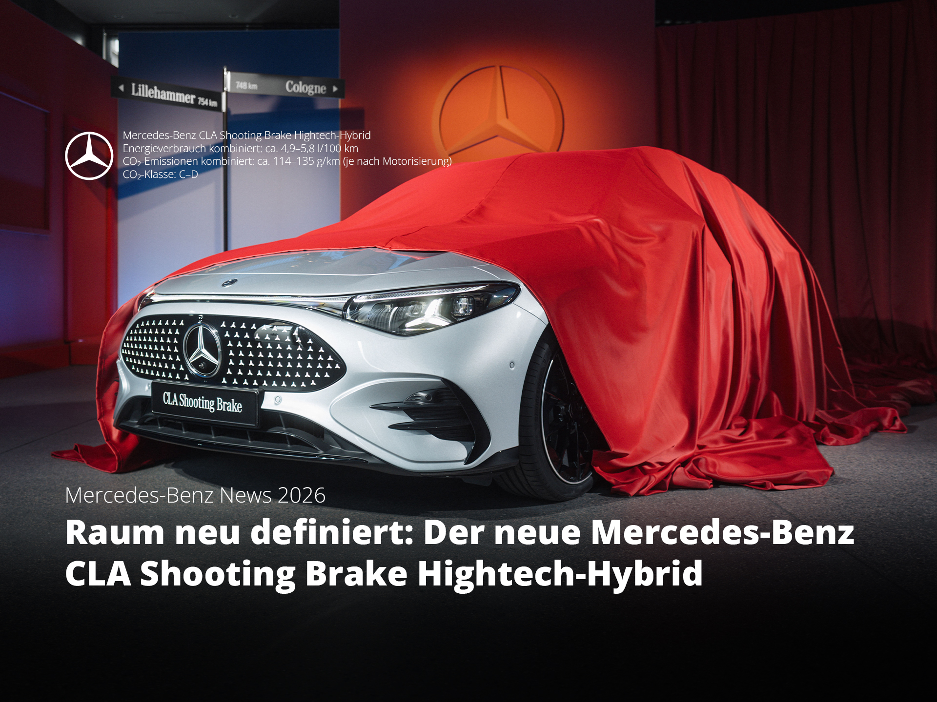 Mercedes-Benz CLA Shooting Brake Hightech-Hybrid unter rotem Tuch bei Präsentation, mit beleuchtetem Stern-Frontdesign und modernem Showroom-Hintergrund.