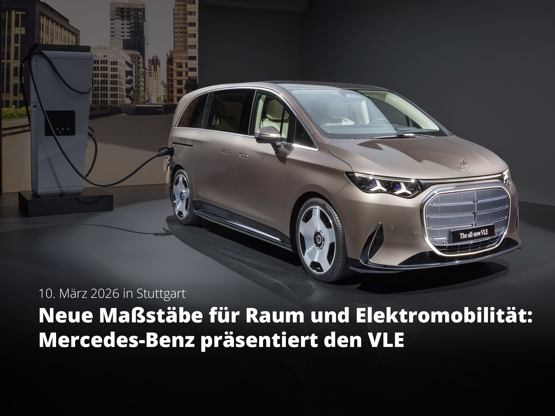 Mercedes-Benz VLE neben einer Ladestation bei der Weltpremiere am 10. März 2026 in Stuttgart.